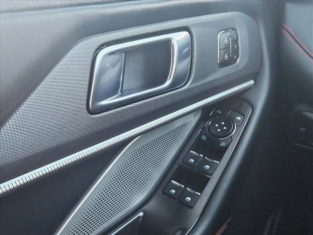 Used 2025 Ford Explorer ST image 27