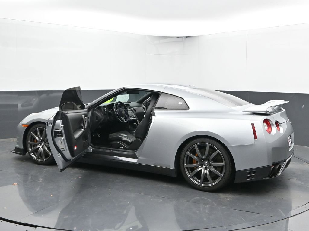 Used 2012 Nissan GT-R Premium image 55