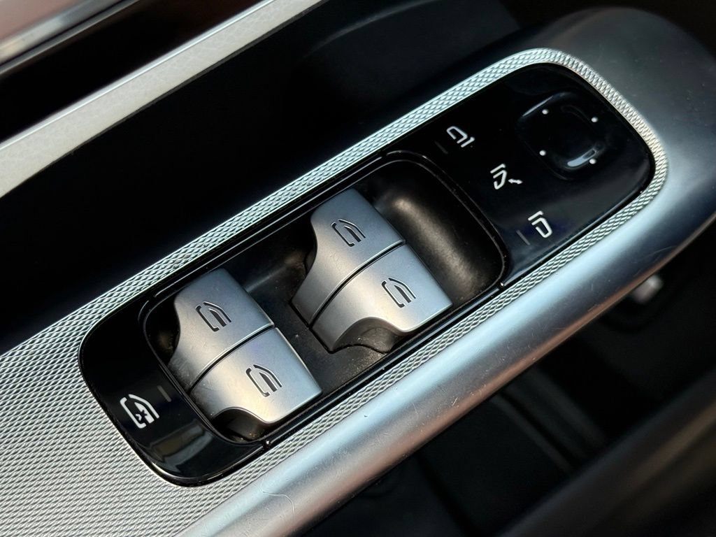 Used 2024 Mercedes-Benz GLC 300 4MATIC image 15