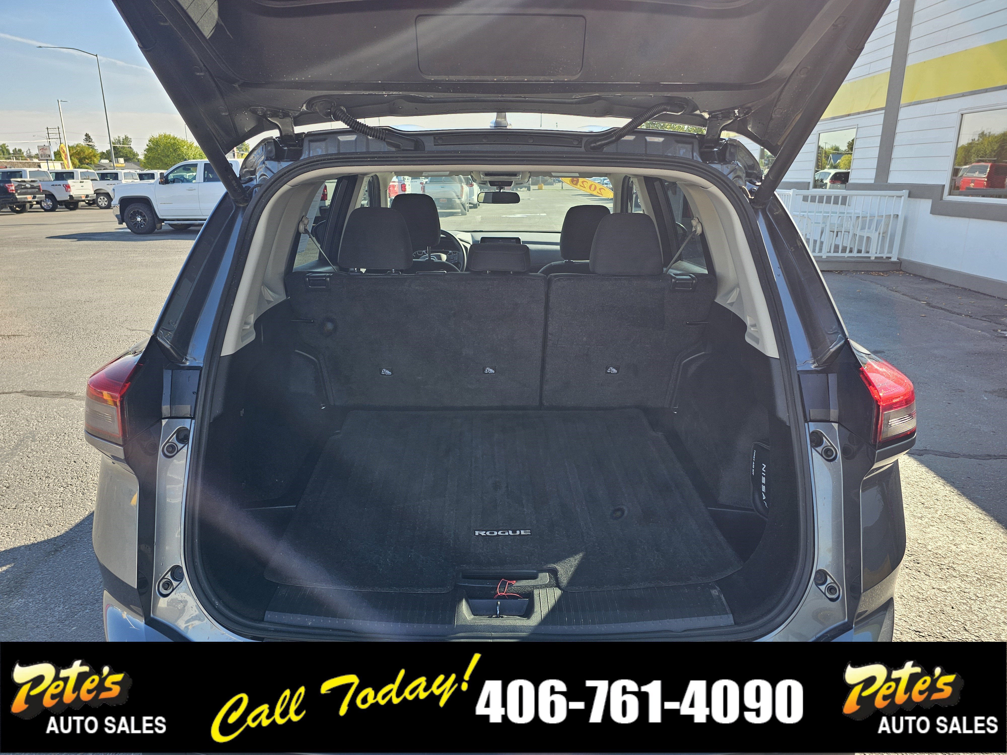 Used 2025 Nissan Rogue SV image 9