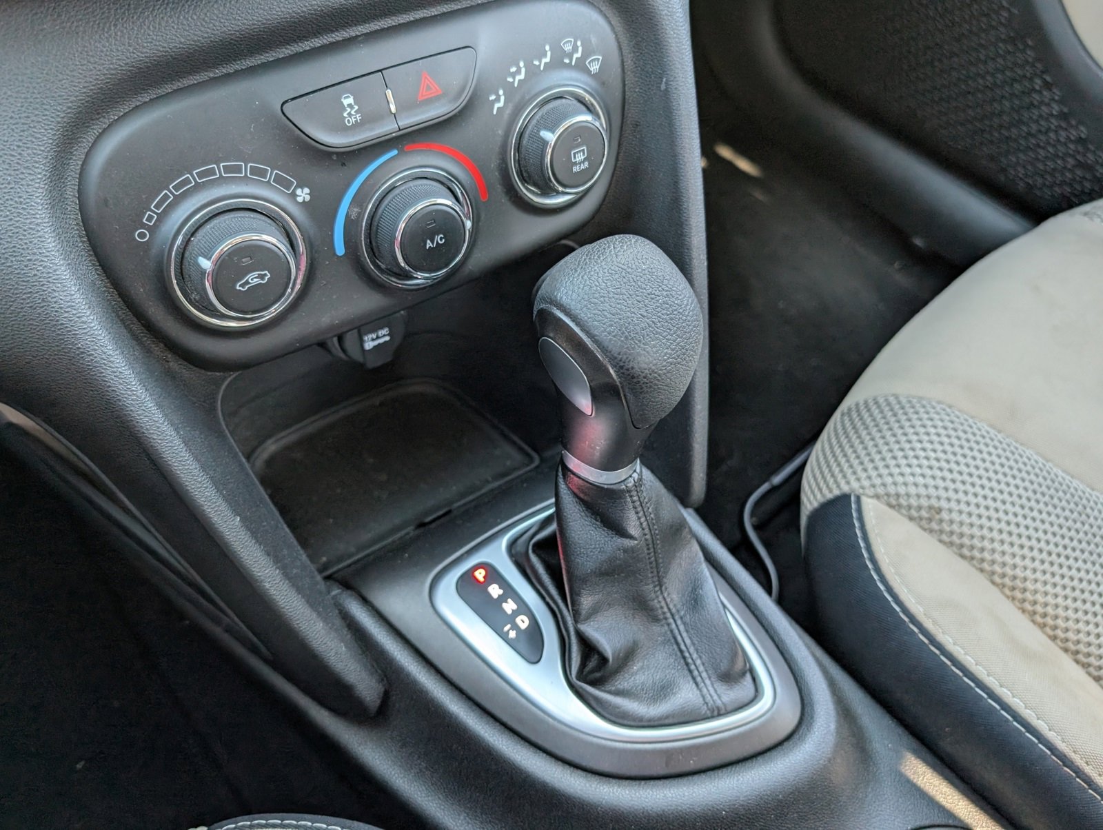 Used 2016 Dodge Dart SXT image 18