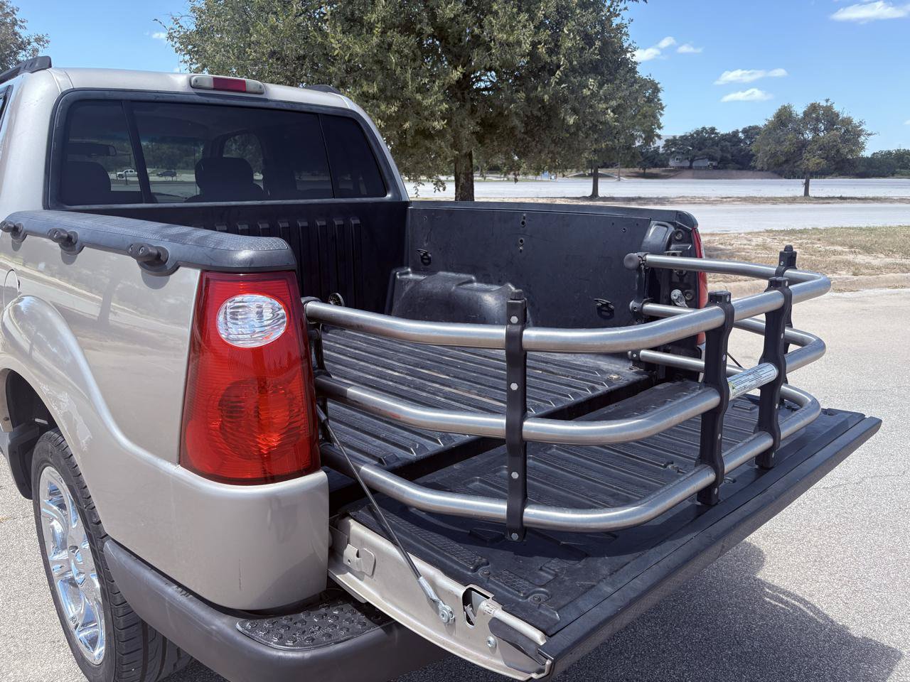 Used 2004 Ford Explorer Sport Trac 2WD image 16