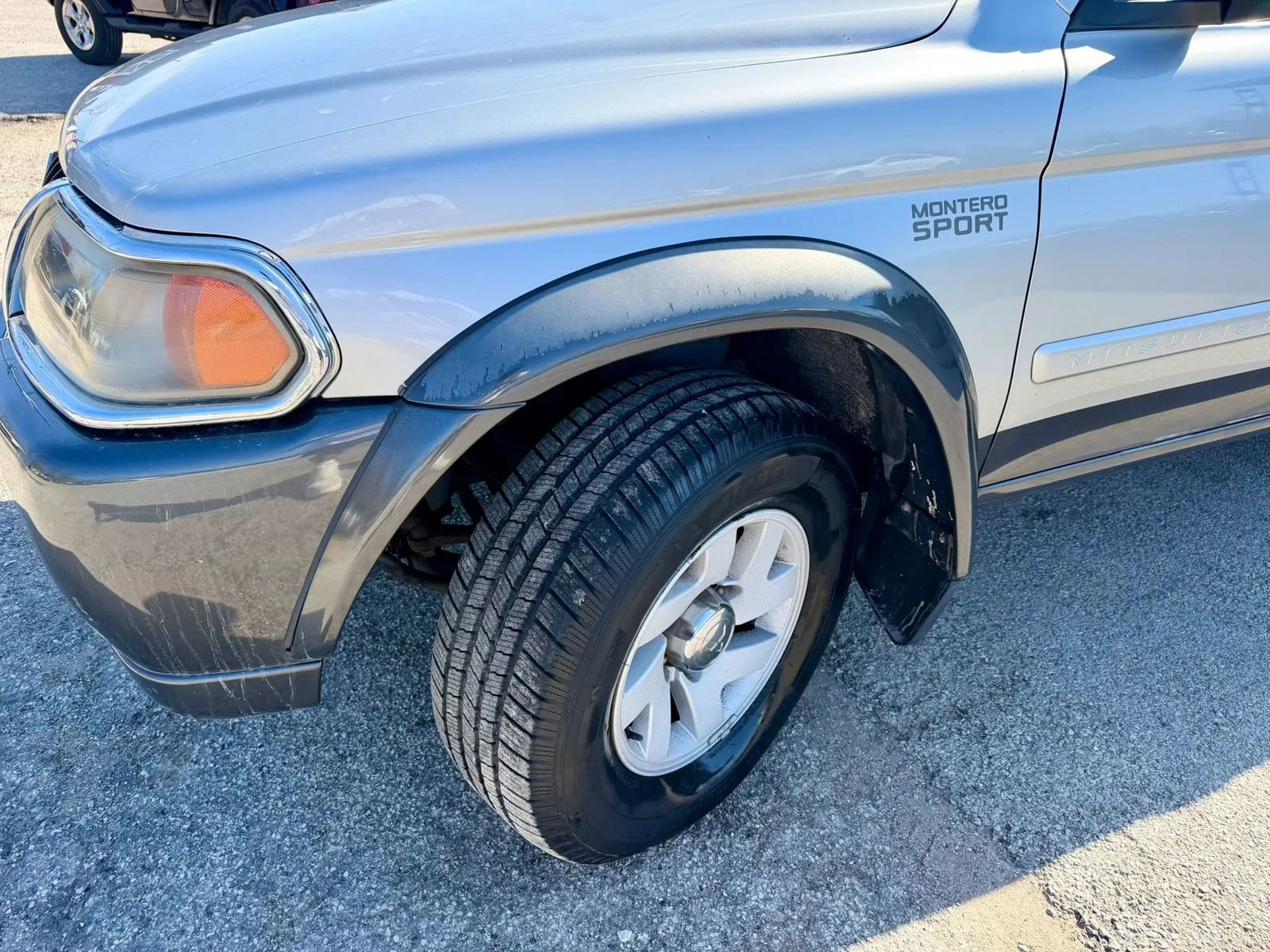 Used 2002 Mitsubishi Montero Sport XLS image 9