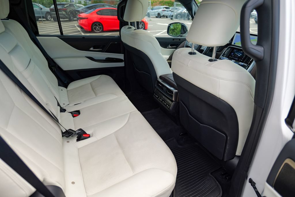 Used 2024 Lexus LX 600 4WD w/ Appearance Package image 33