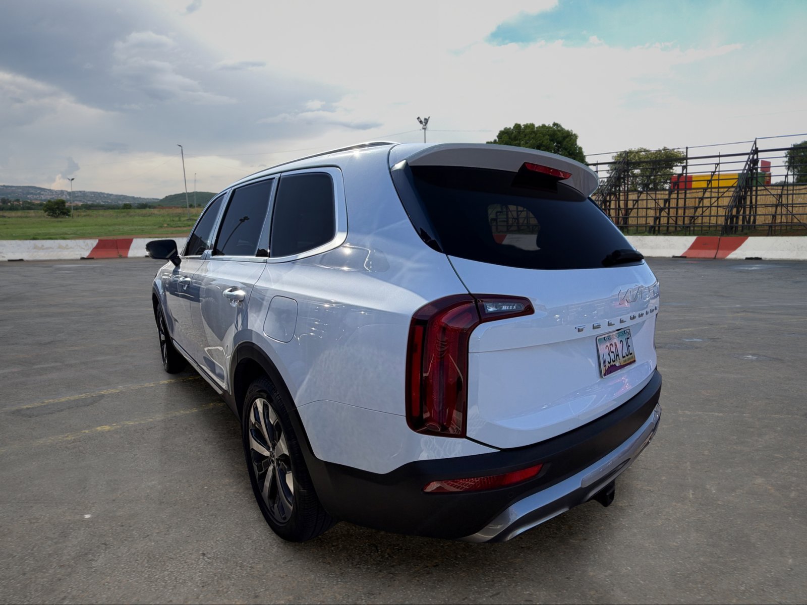 Certified 2022 Kia Telluride S FWD image 4