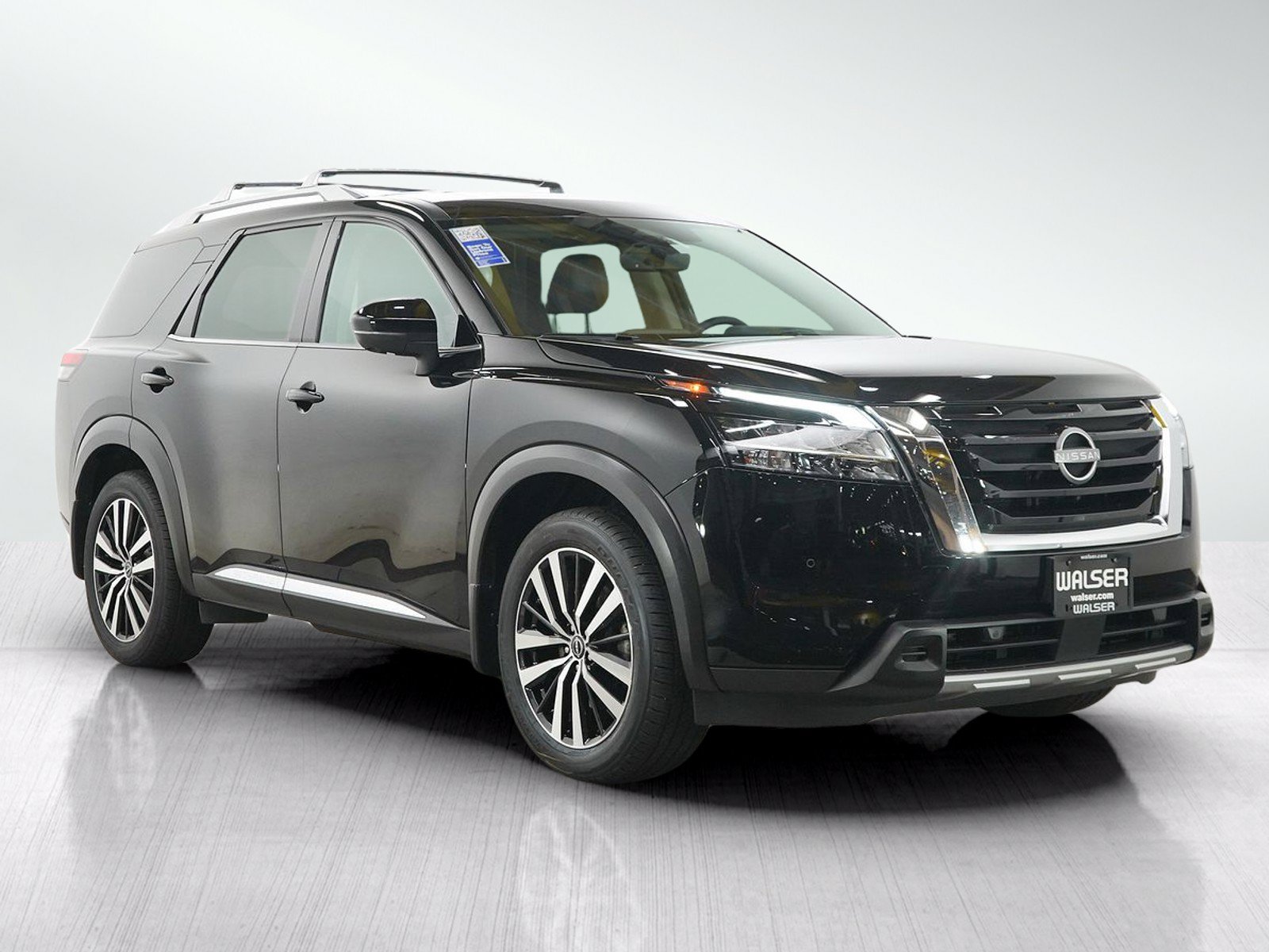 Used 2023 Nissan Pathfinder Platinum AWD/4WD image 7