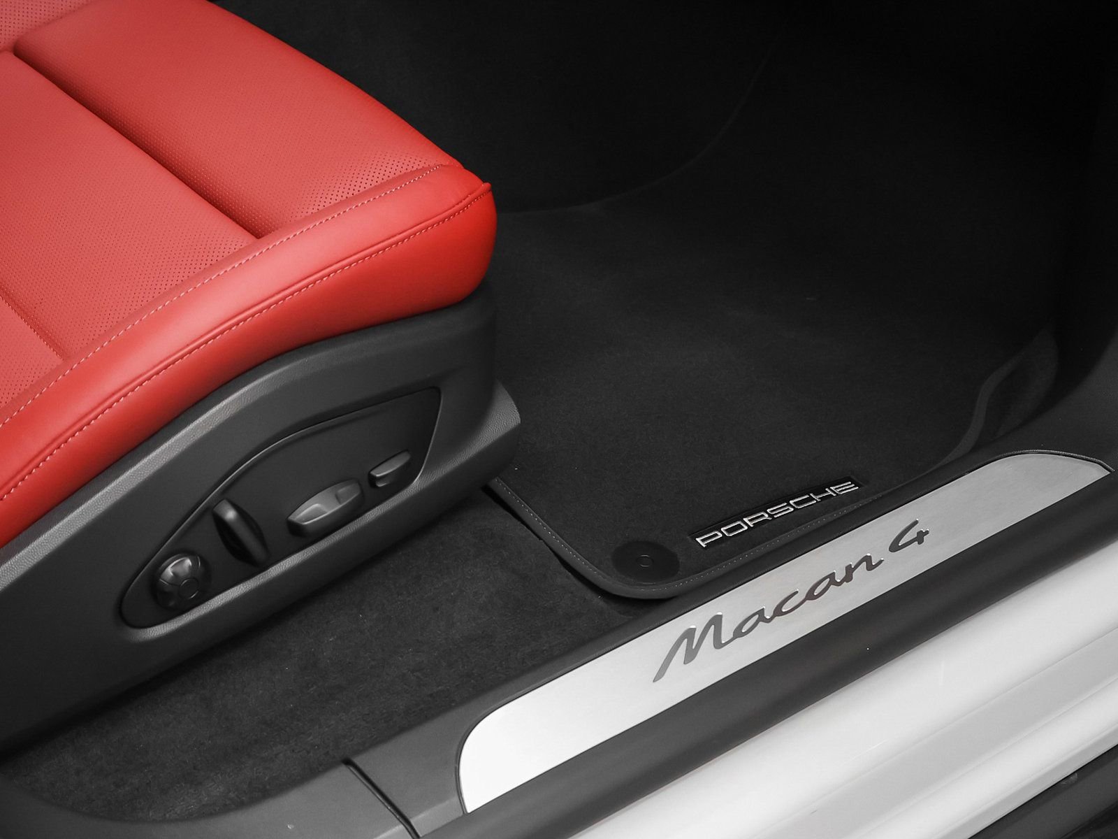 New 2026 Porsche Macan 4 Electric image 23