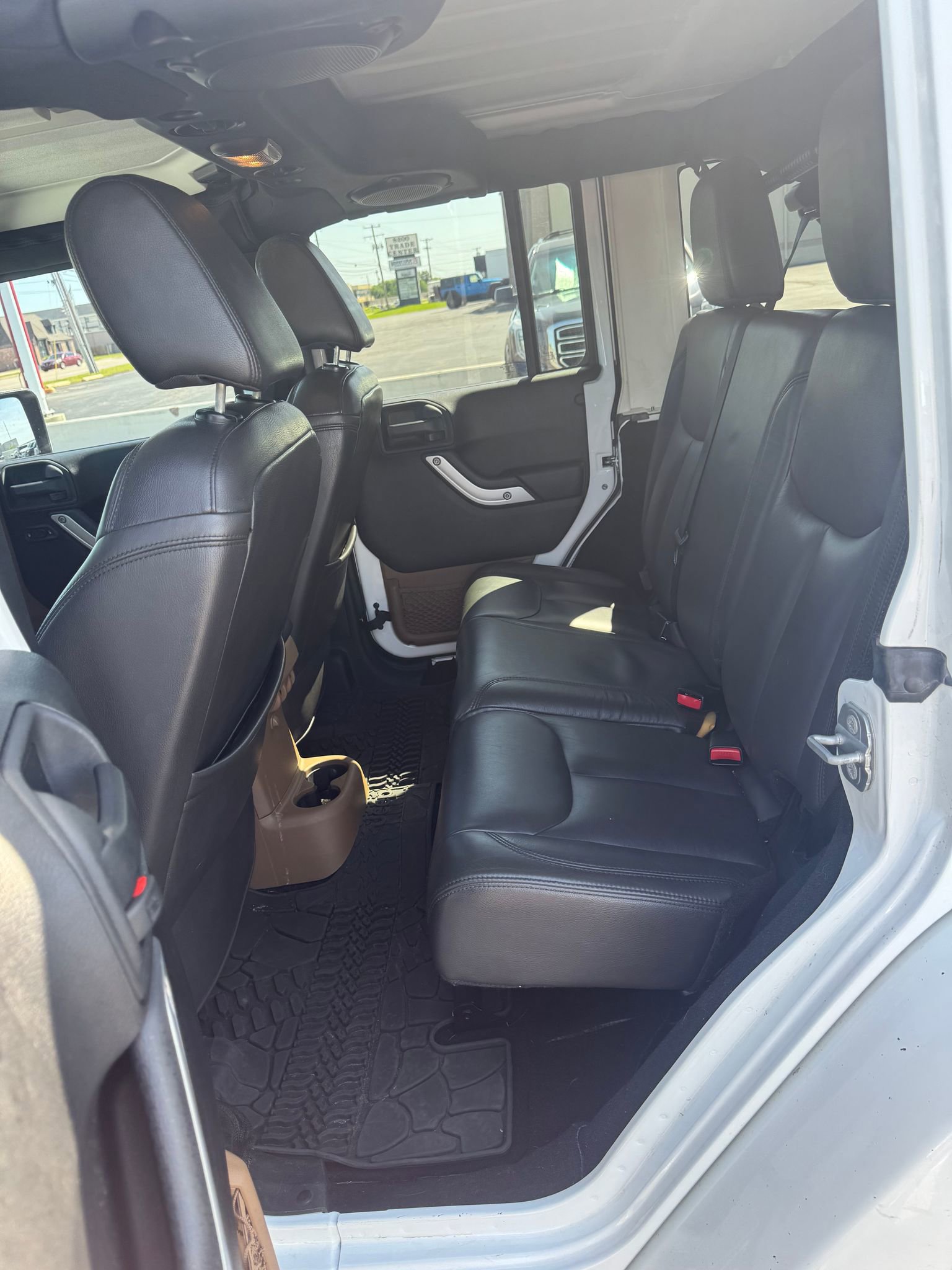 Used 2014 Jeep Wrangler Unlimited Sahara w/ Connectivity Group image 6