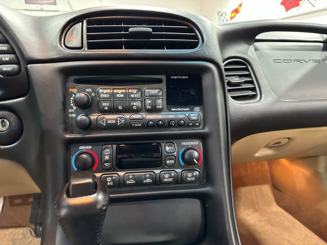 Used 2004 Chevrolet Corvette Coupe image 15