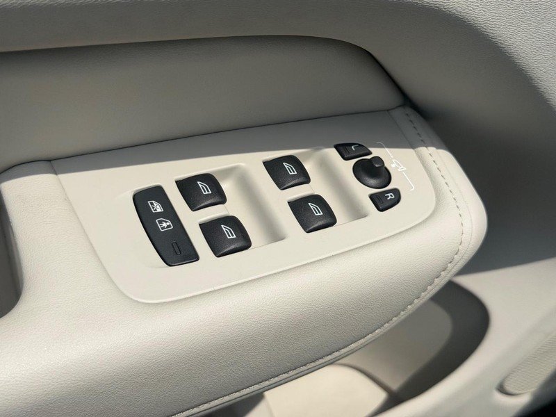 Certified 2026 Volvo XC60 B5 Ultra AWD/4WD image 16