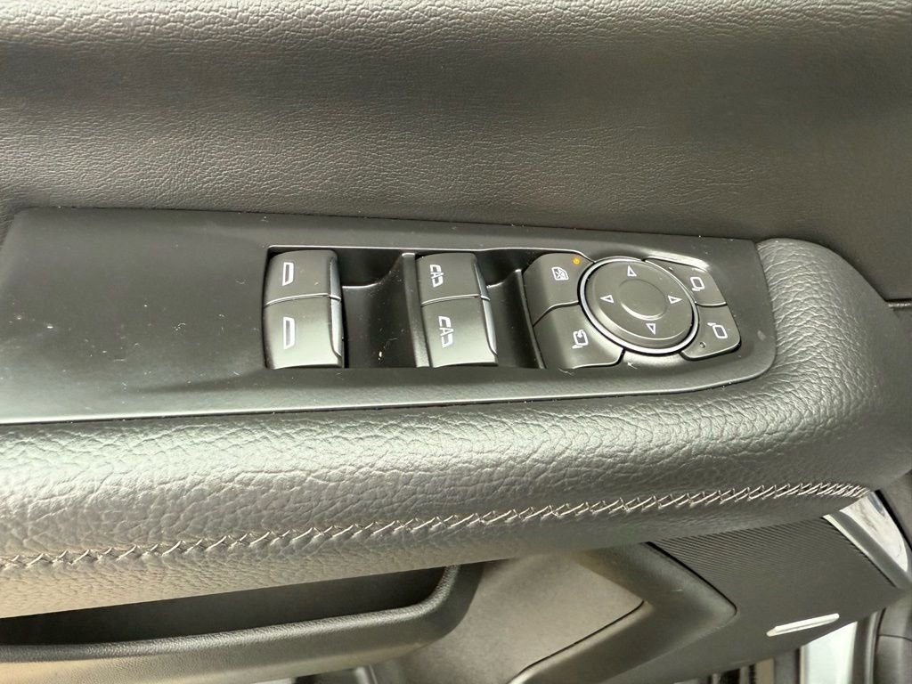 Used 2025 GMC Yukon XL Denali image 27