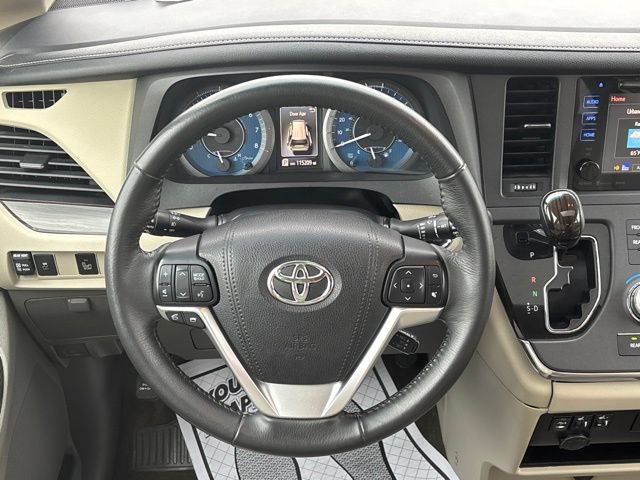 Used 2017 Toyota Sienna XLE FWD image 31