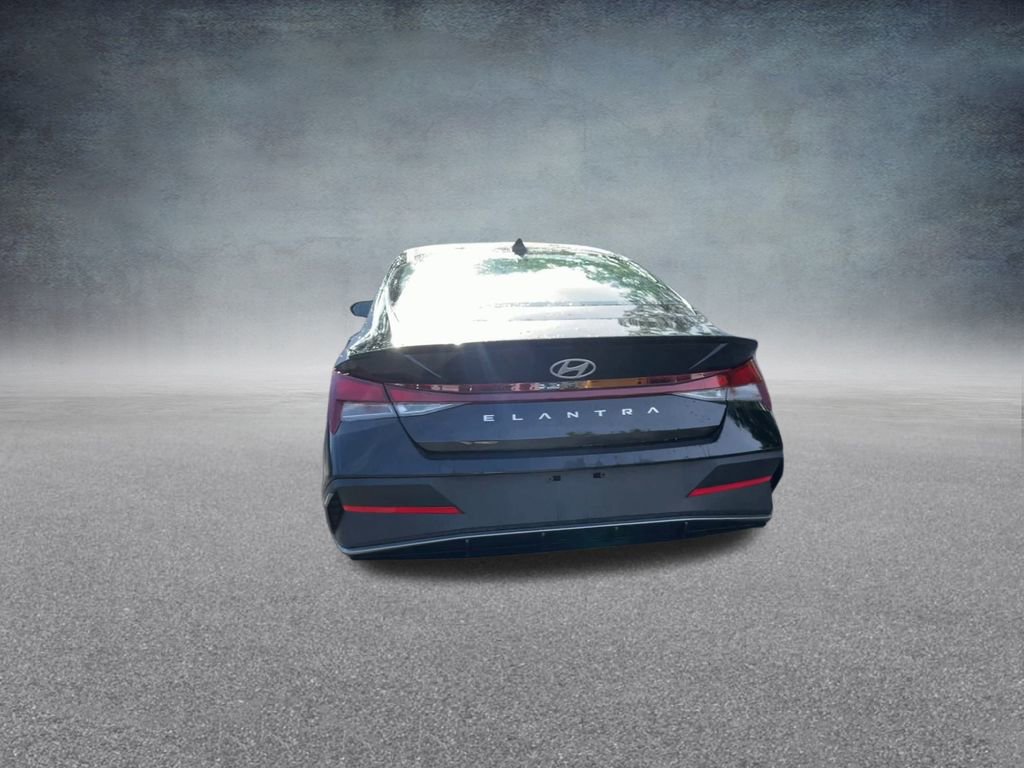 Used 2025 Hyundai Elantra Sport image 19