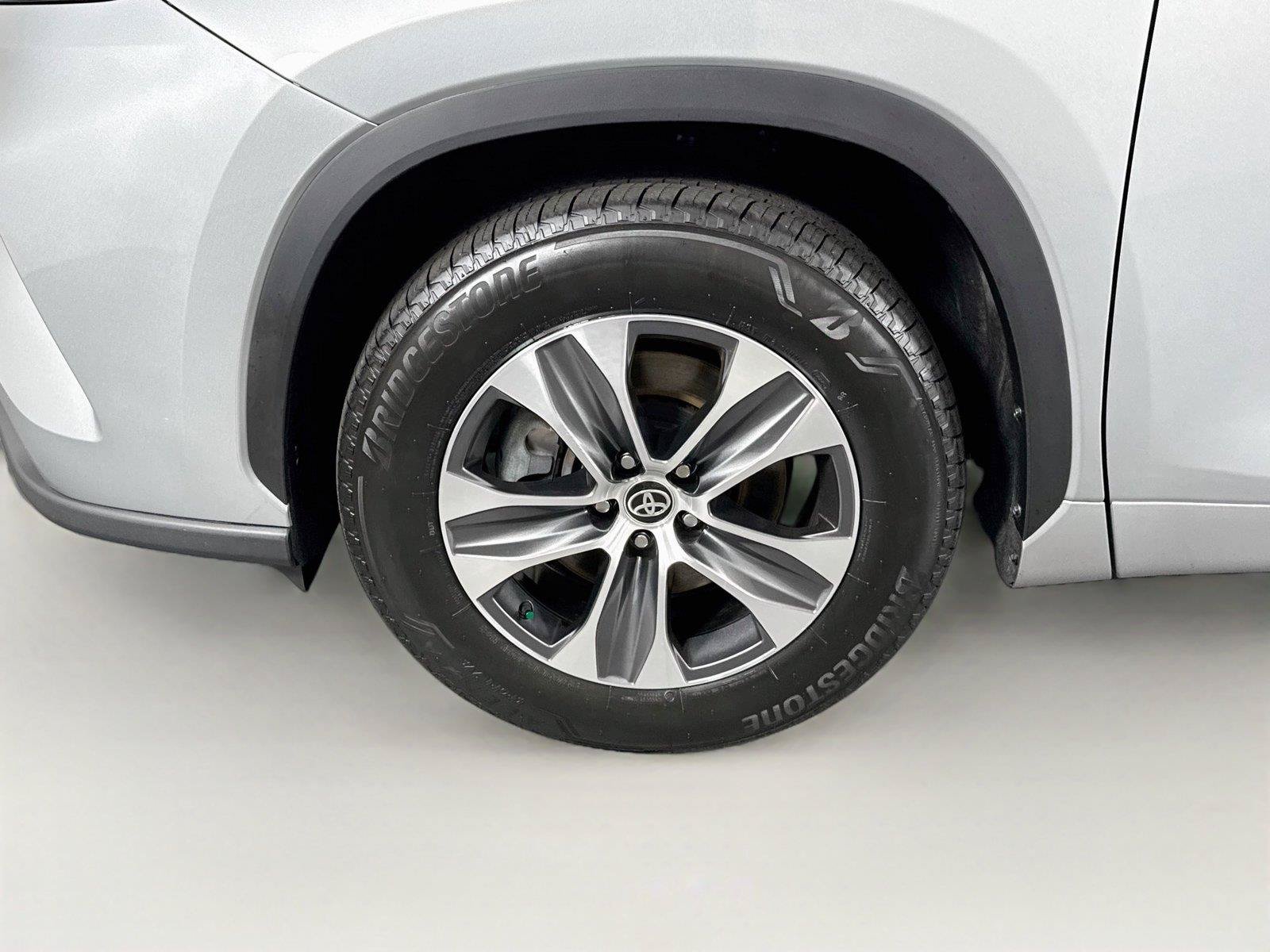 Certified 2025 Toyota Highlander XLE FWD image 49