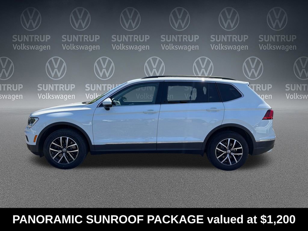 Used 2021 Volkswagen Tiguan SE w/ Panoramic Sunroof Package FWD image 2