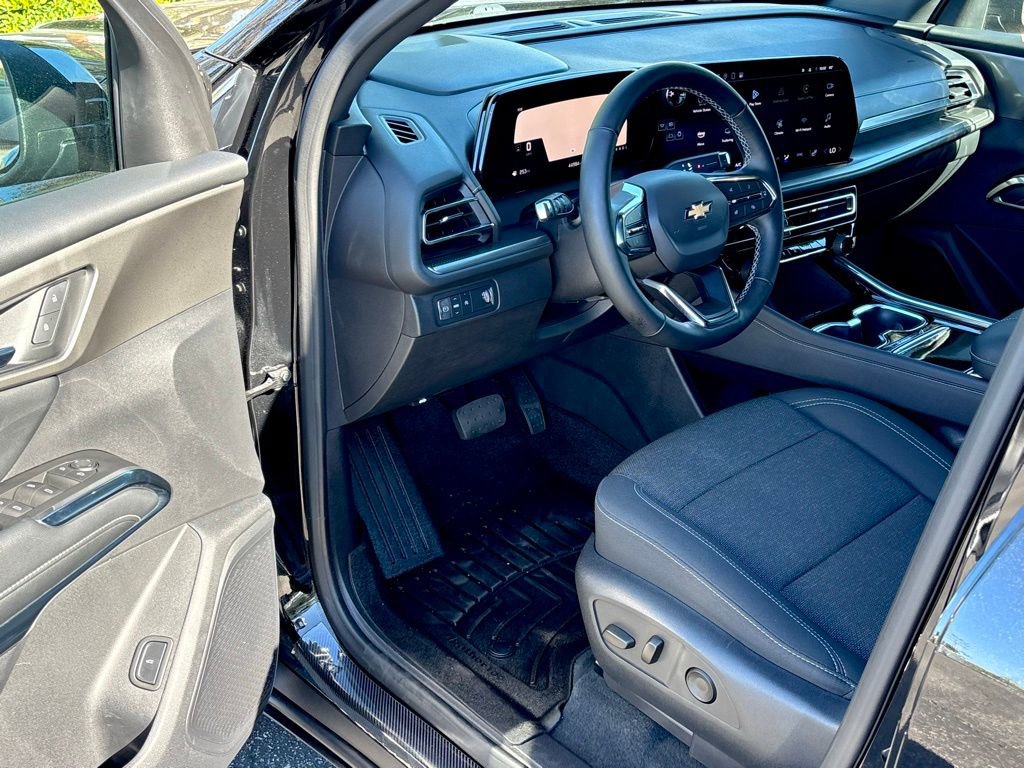 Used 2024 Chevrolet Traverse LT w/ Trailering Package image 10