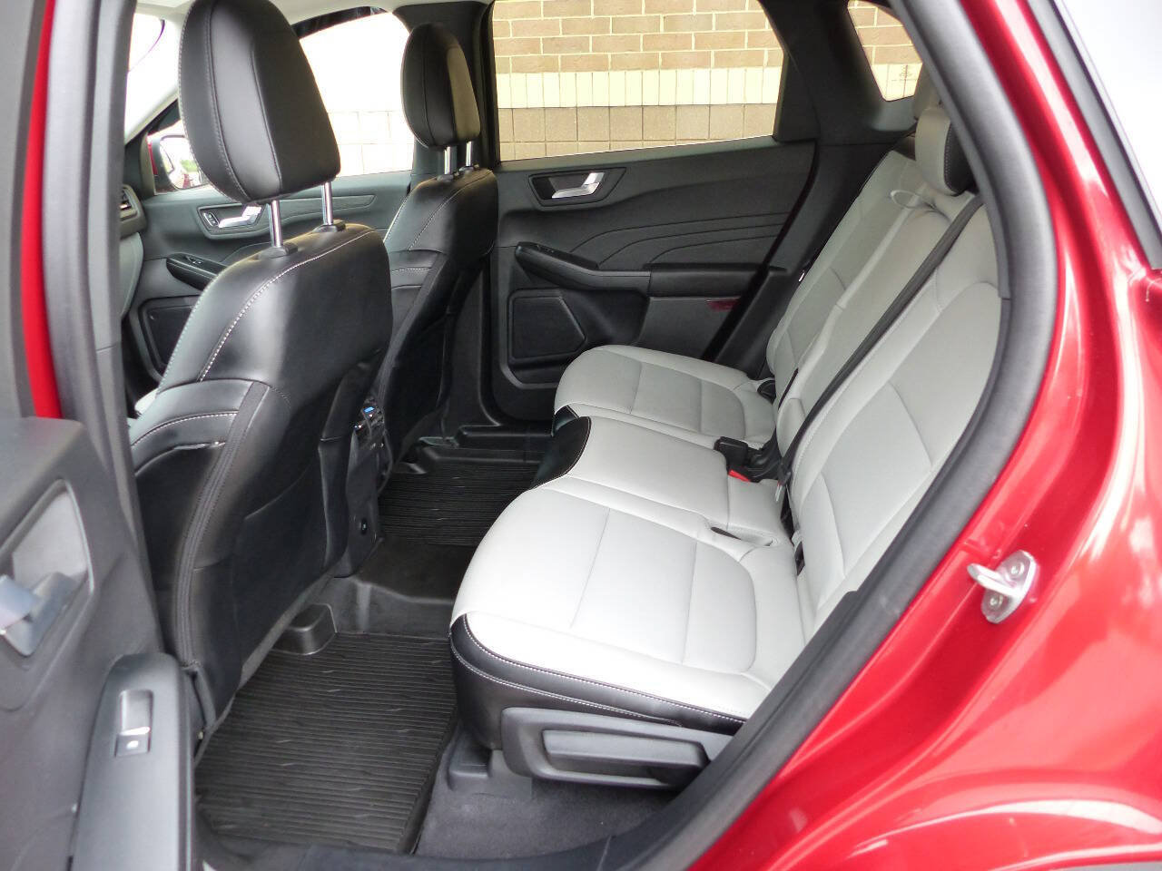 Used 2026 Ford Escape Platinum AWD/4WD image 36