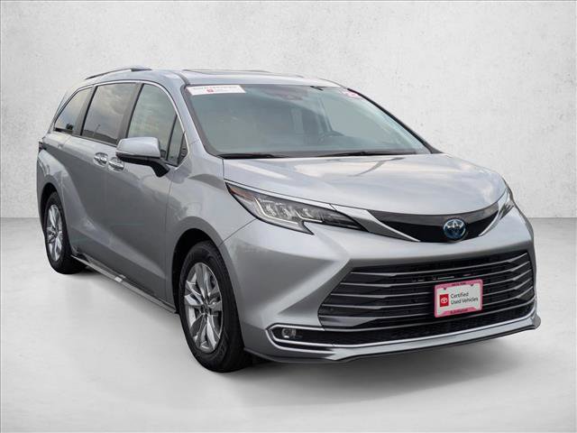 Certified 2022 Toyota Sienna Limited image 3