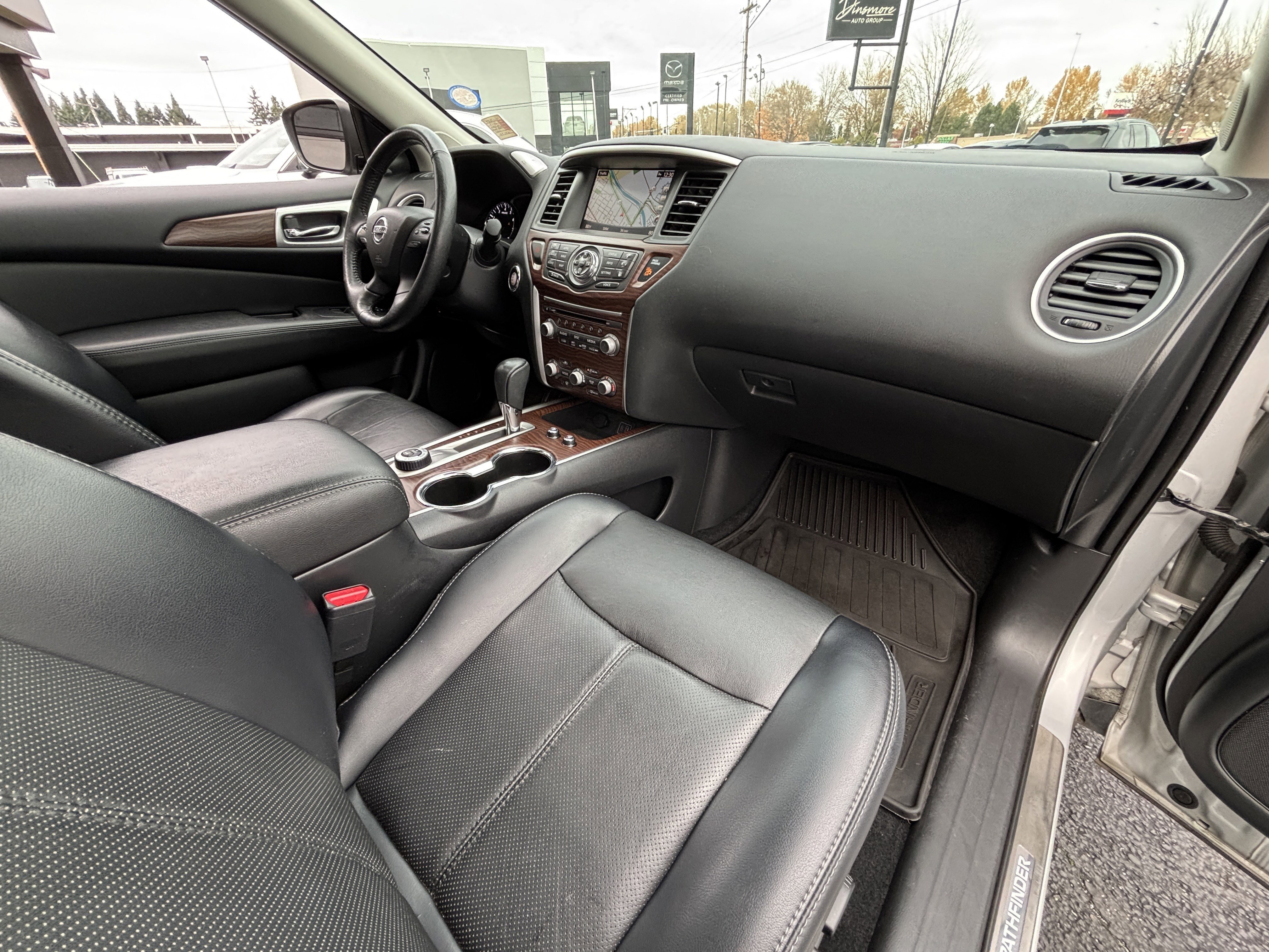 Used 2019 Nissan Pathfinder Platinum image 10
