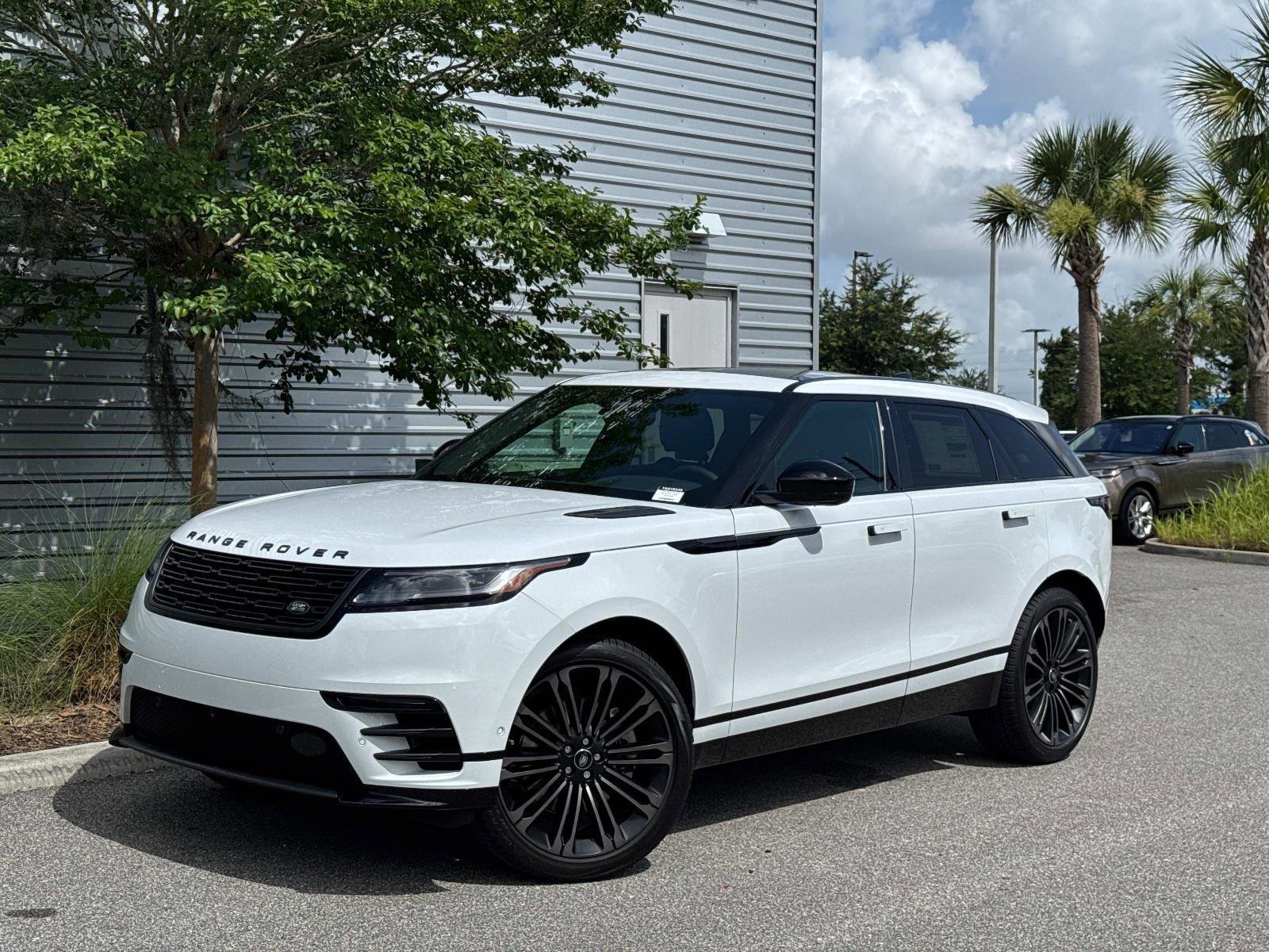 New 2026 Land Rover Range Rover Velar Dynamic SE image 1