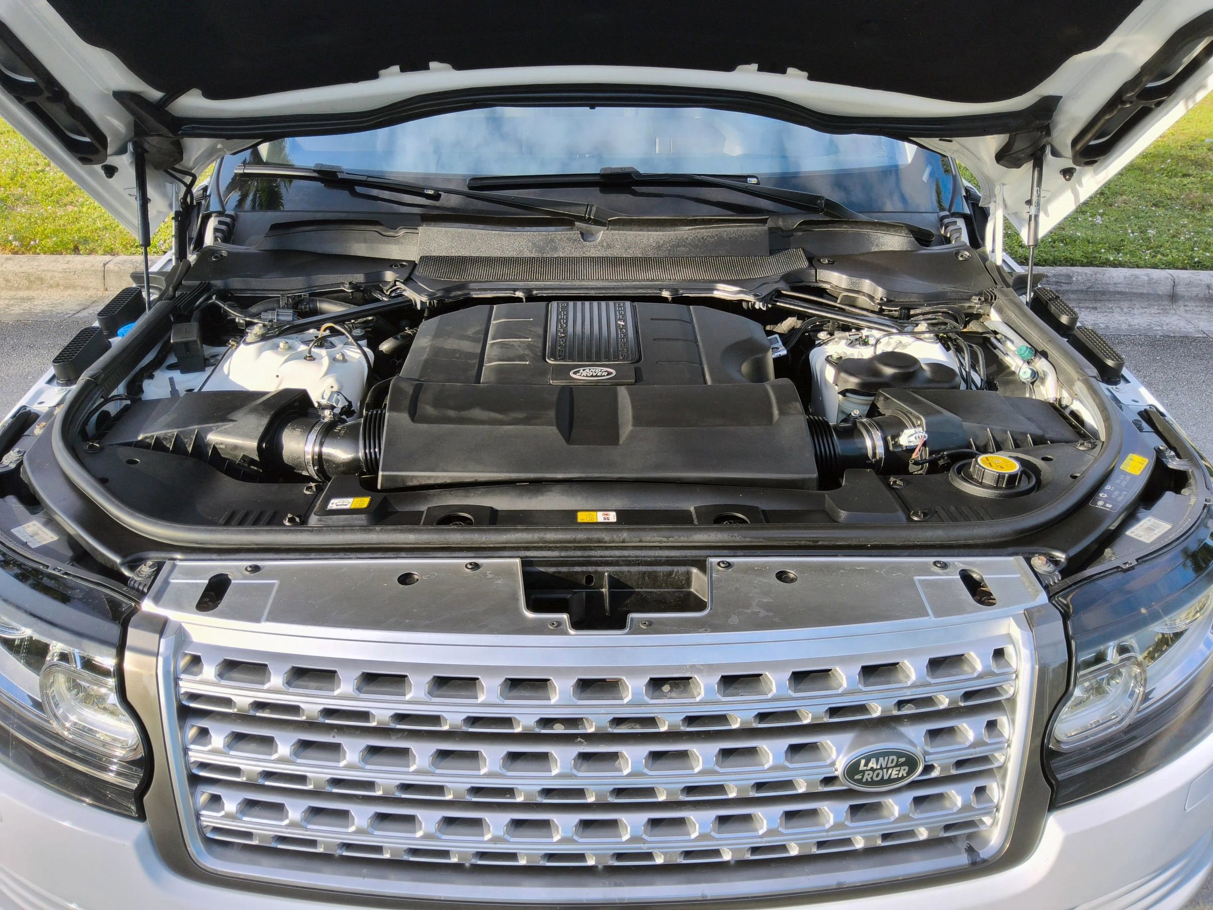 Used 2017 Land Rover Range Rover Supercharged image 40