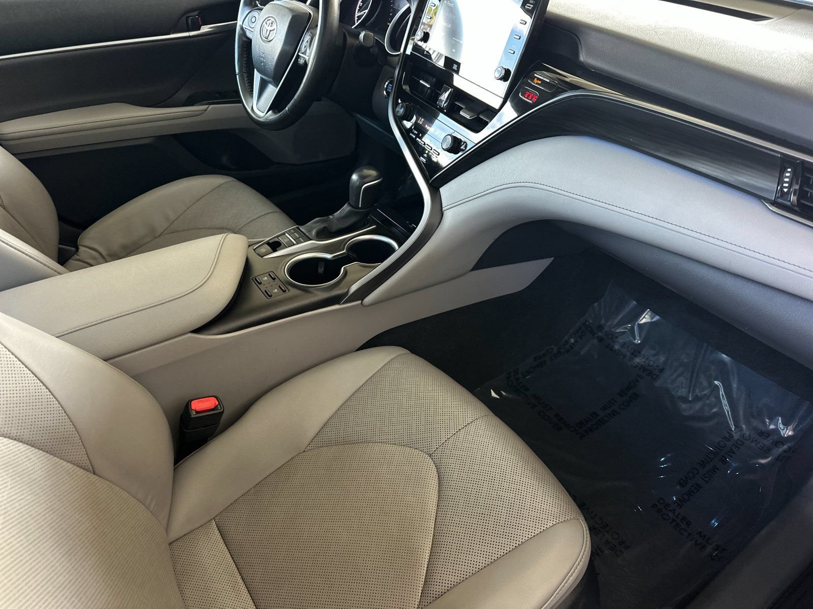 Used 2023 Toyota Camry XLE w/ Navigation Package FWD image 14