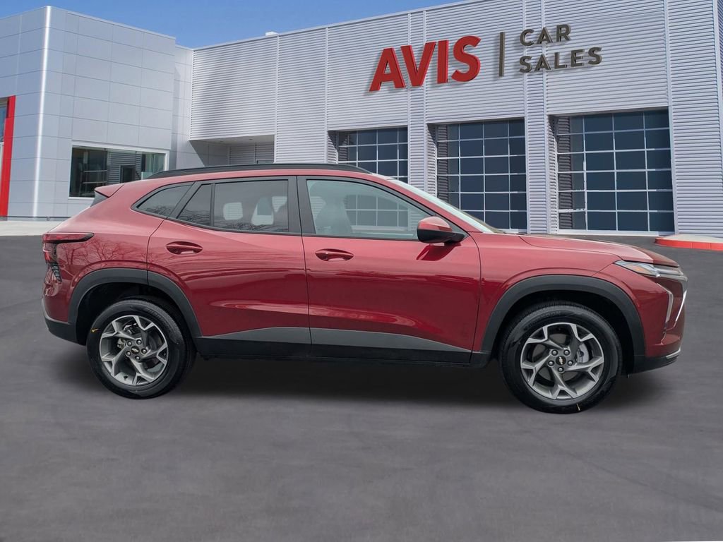 Used 2025 Chevrolet Trax LT w/ LT Convenience Package image 5