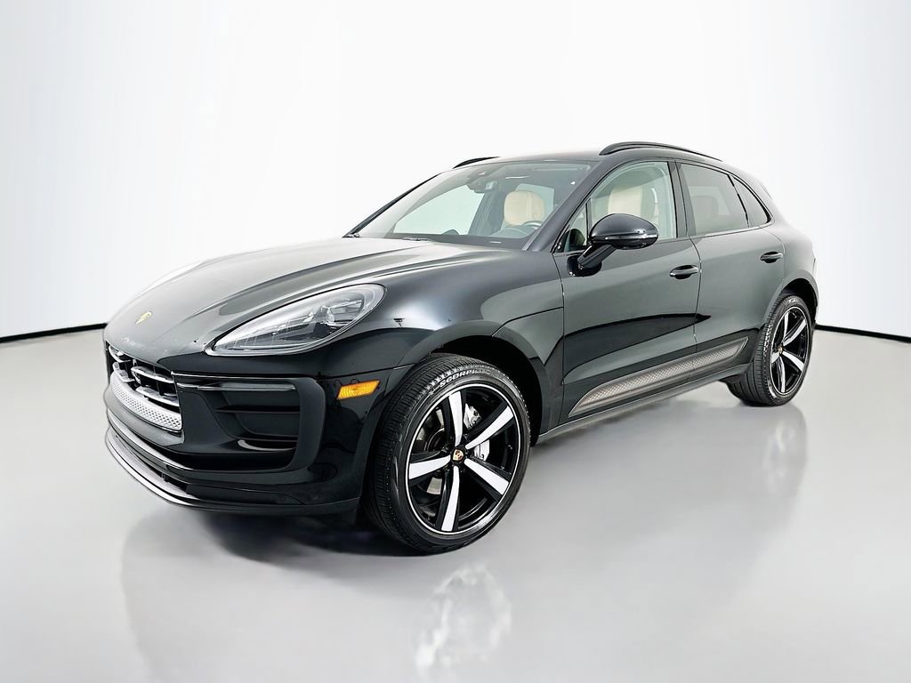Certified 2023 Porsche Macan AWD/4WD image 1