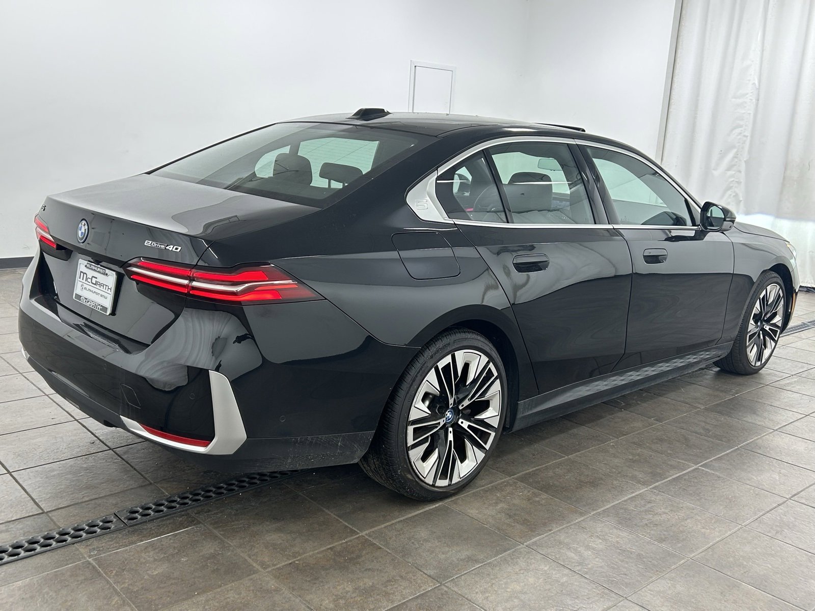 Used 2024 BMW i5 eDrive40i w/ Premium Package image 5