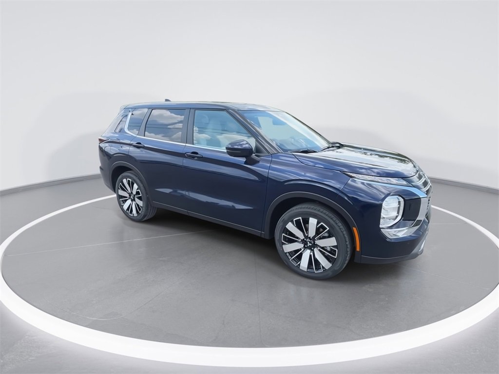 New 2025 Mitsubishi Outlander SE image 2