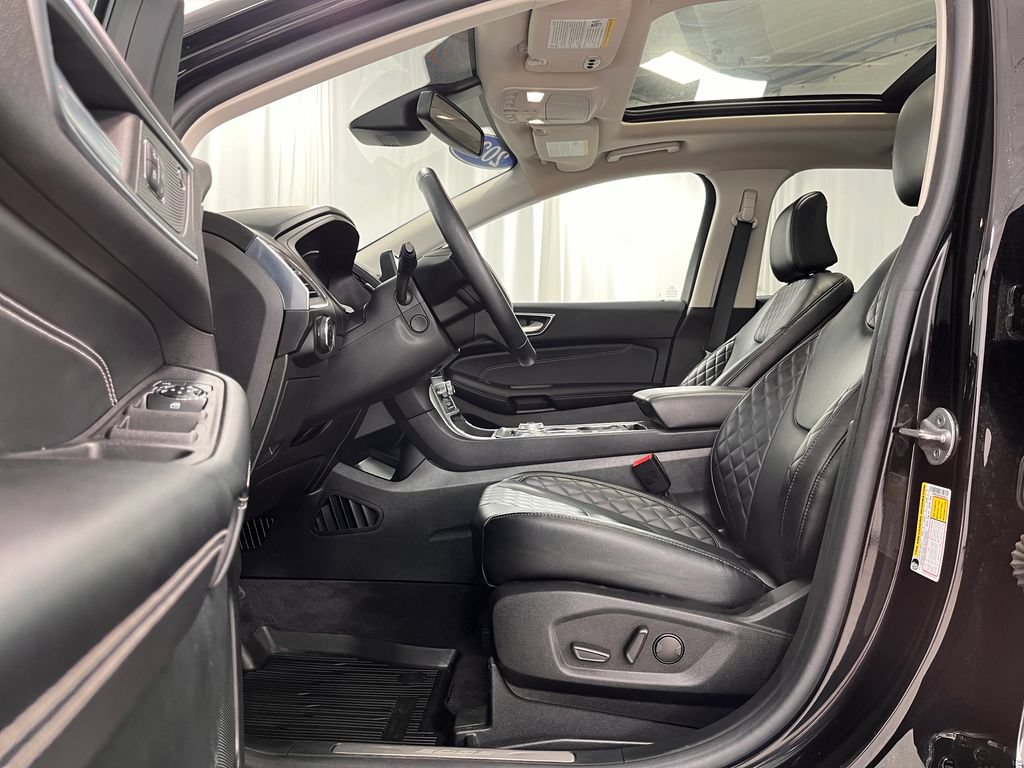 Used 2024 Ford Edge Titanium w/ Equipment Group 301A AWD/4WD image 17