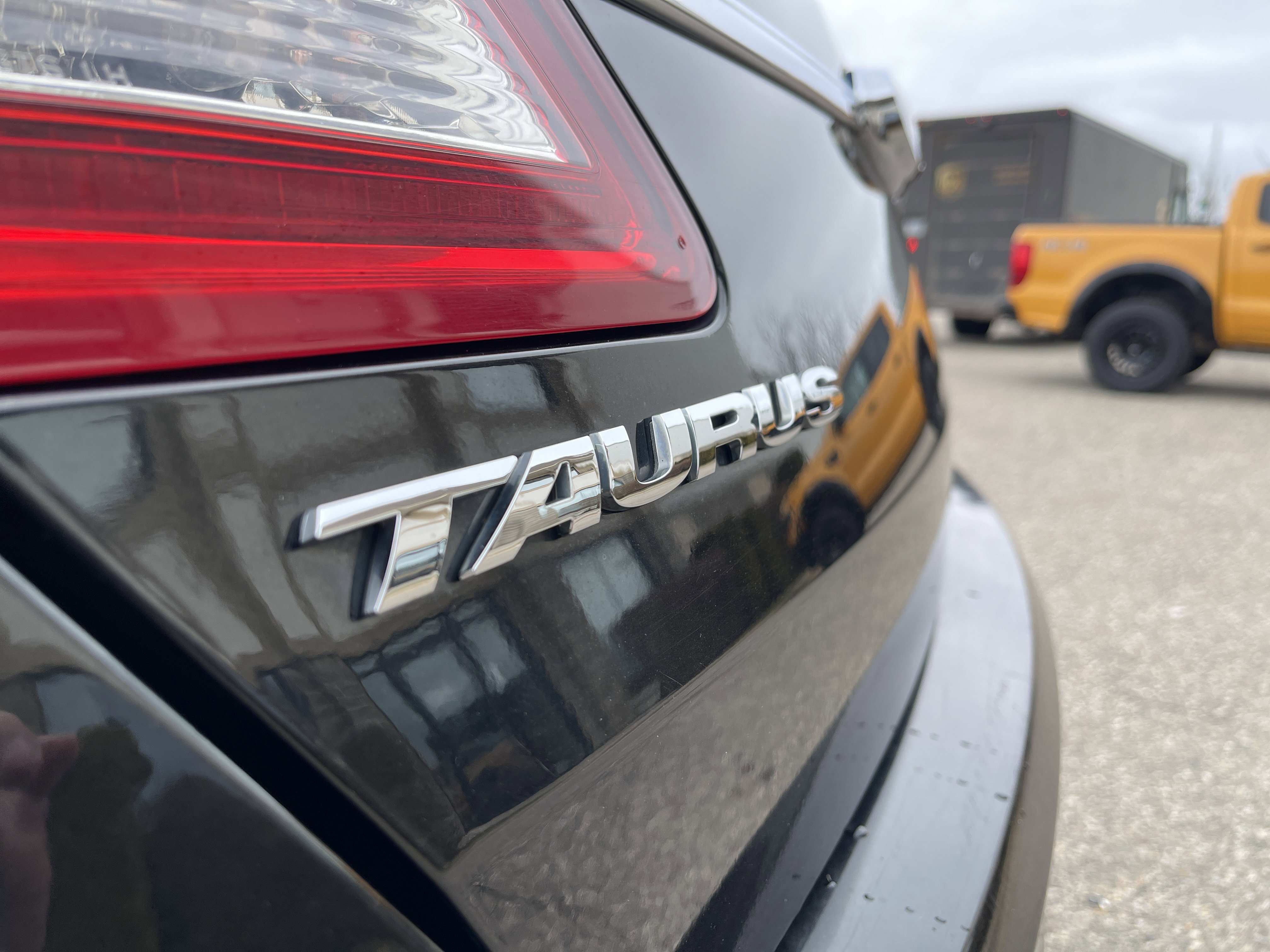 Used 2013 Ford Taurus SHO image 28