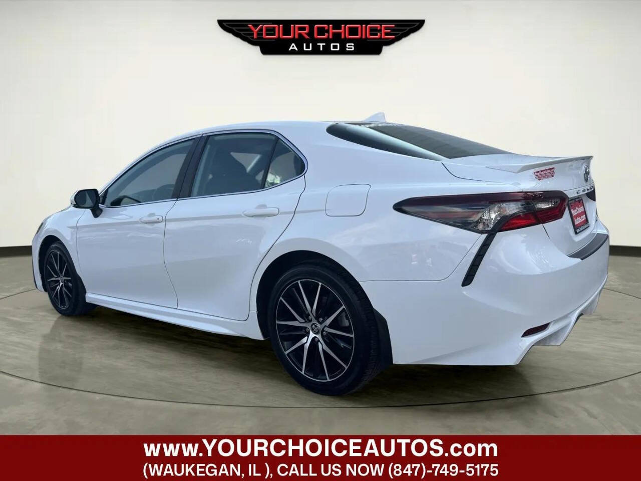 Used 2022 Toyota Camry SE FWD image 3