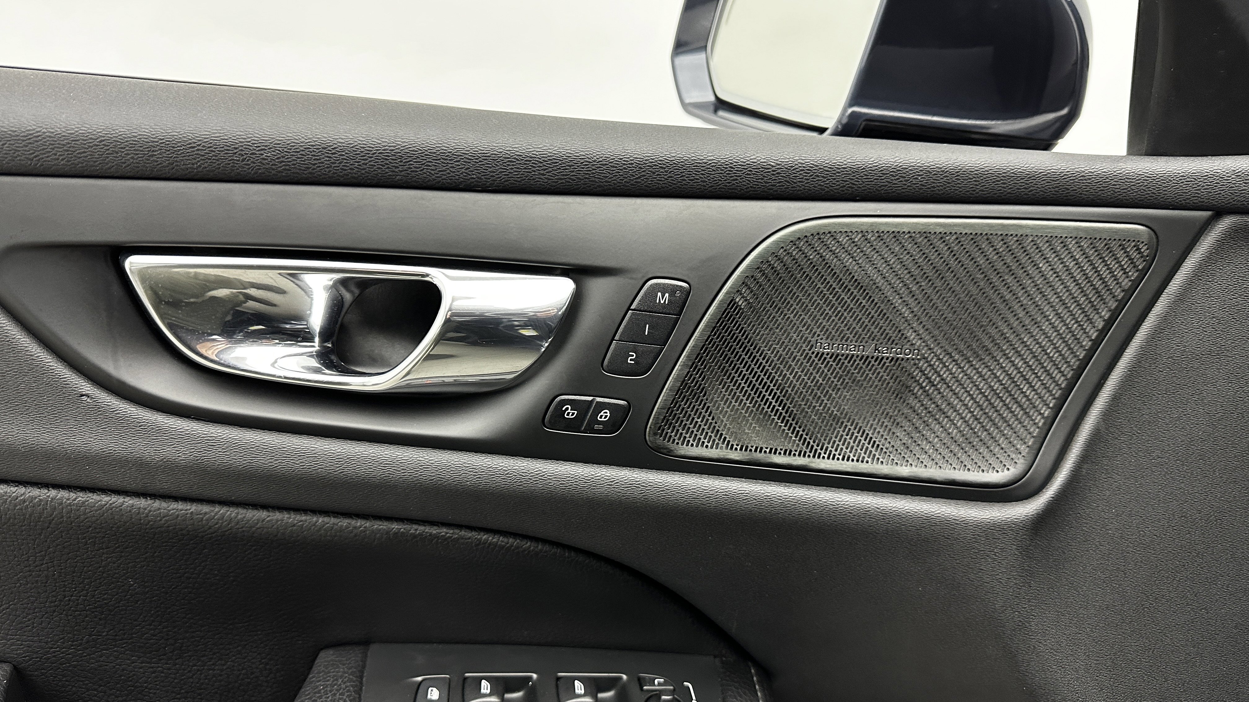 Used 2020 Volvo S60 T6 Inscription w/ Protection Package Premier image 13