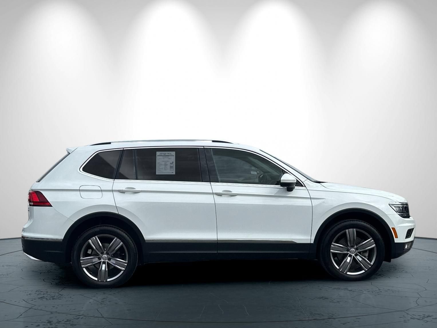 Used 2018 Volkswagen Tiguan SEL Premium AWD/4WD image 3