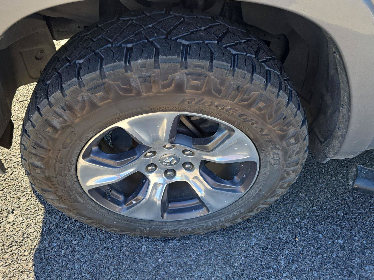 Used 2019 RAM 1500 Laramie AWD/4WD image 12