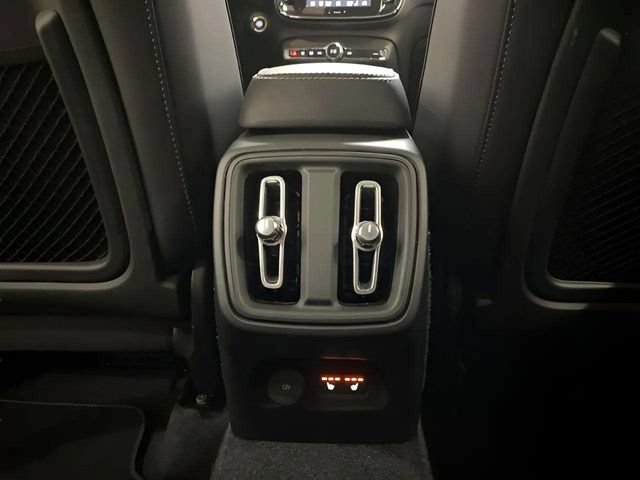 Used 2025 Volvo XC40 B5 Plus AWD/4WD image 70