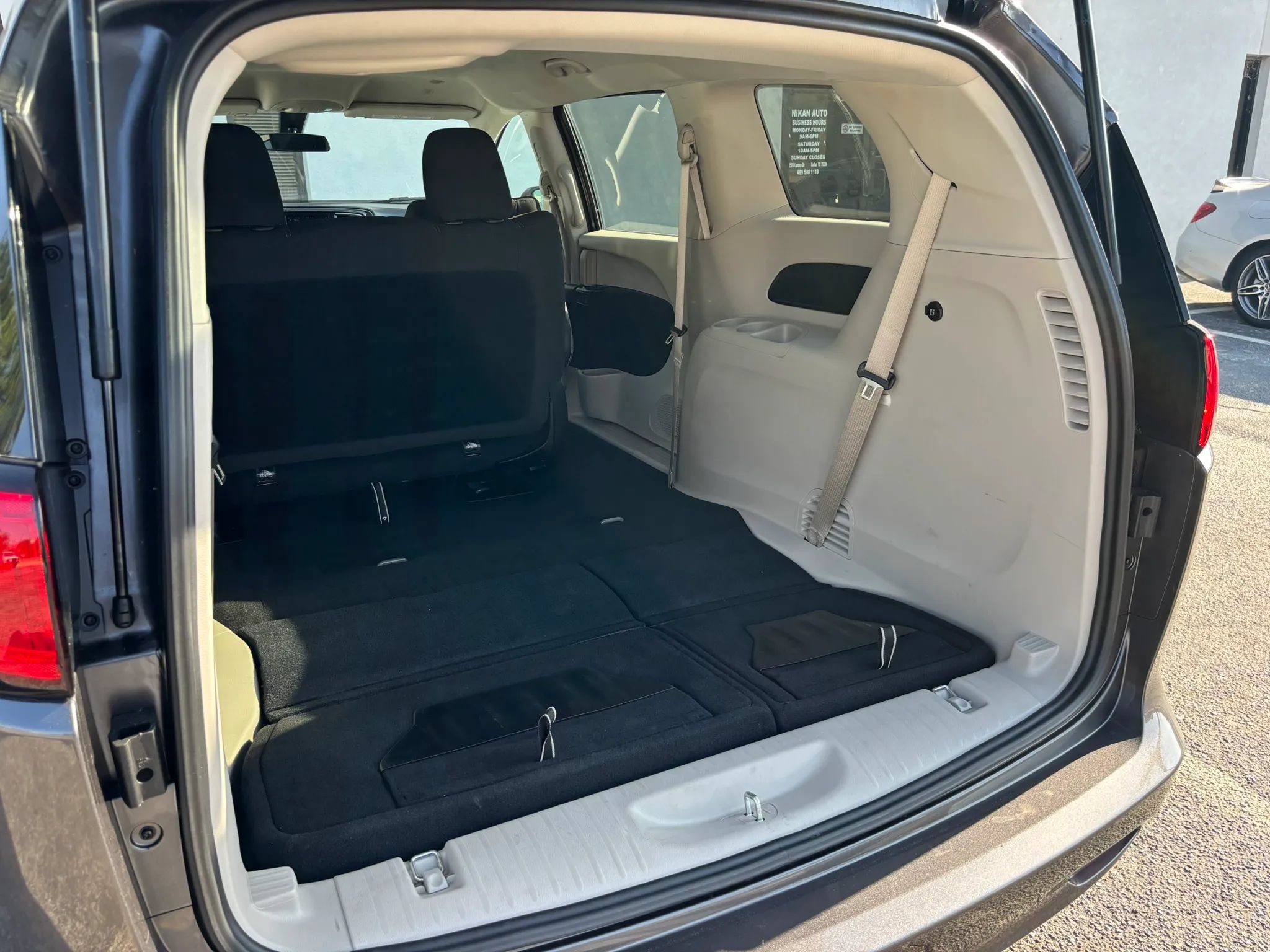Used 2021 Chrysler Voyager L FWD image 60