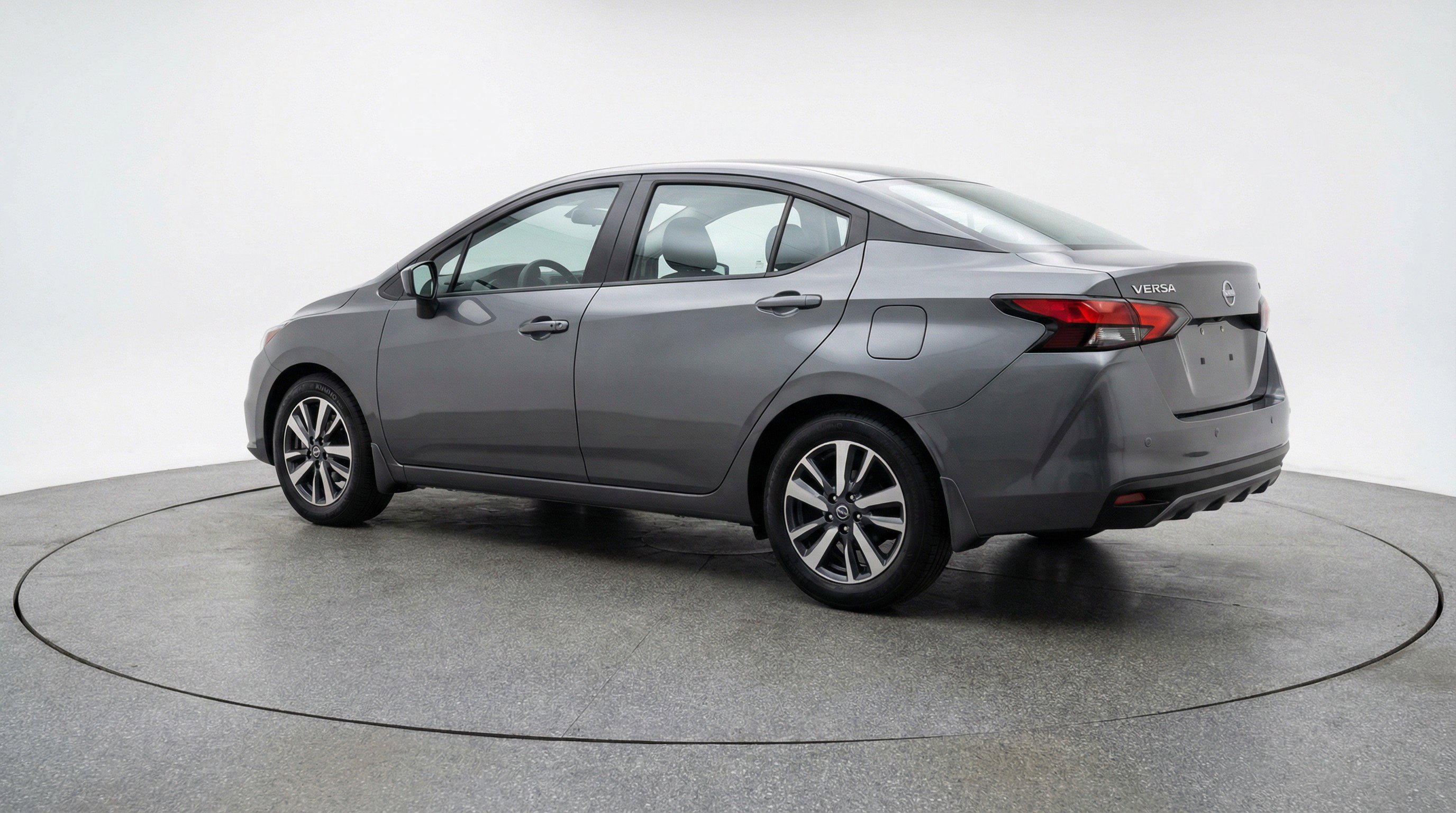 Used 2025 Nissan Versa SV image 6