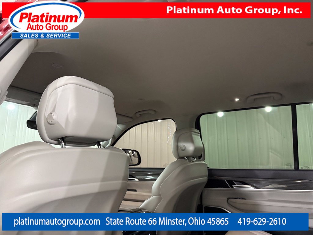 Used 2022 Jeep Wagoneer Series III AWD/4WD image 35