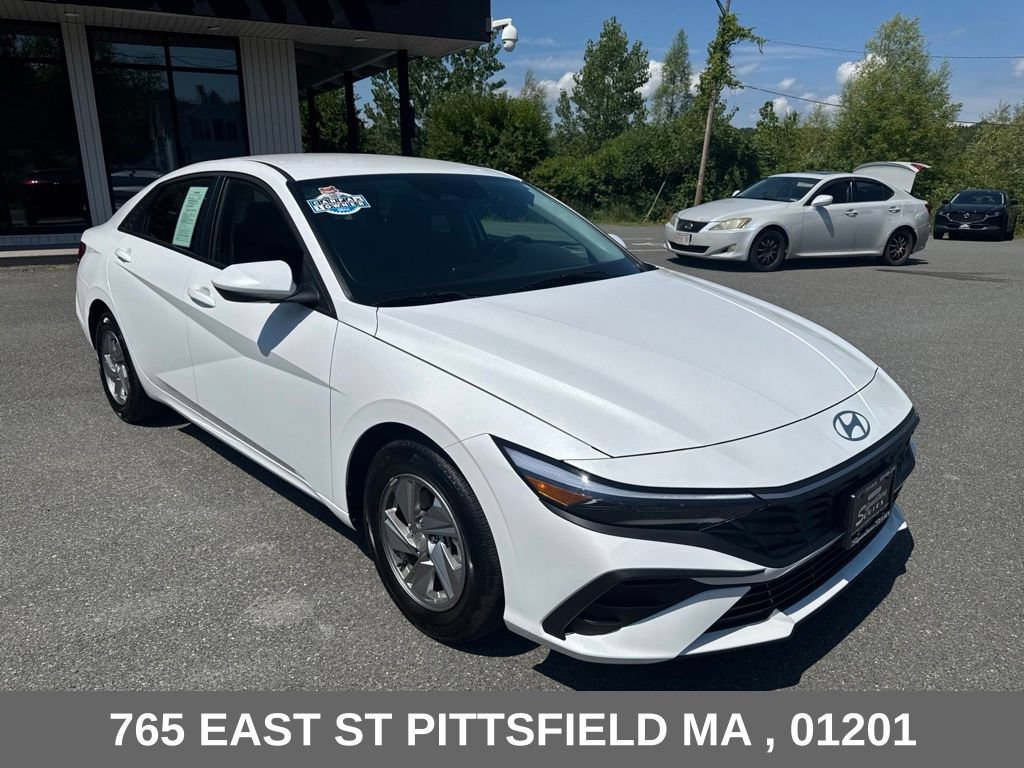 Used 2025 Hyundai Elantra SE FWD image 10