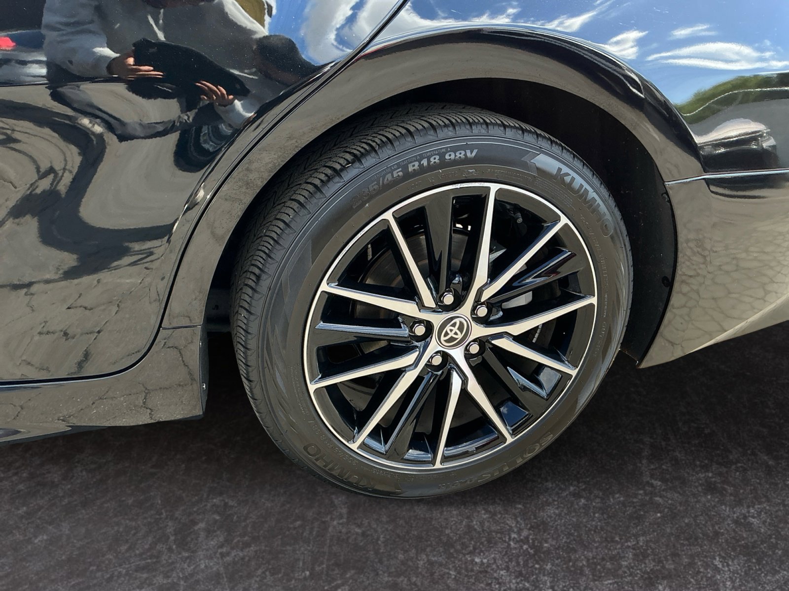Used 2022 Toyota Camry SE w/ Carpet Mat Package (TMS) FWD image 9