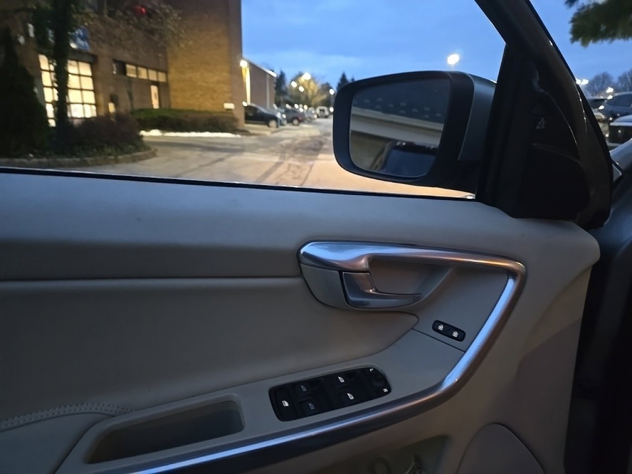 Used 2015 Volvo XC60 T5 Premier image 7