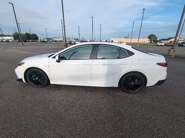 Used 2025 Toyota Camry SE FWD image 7