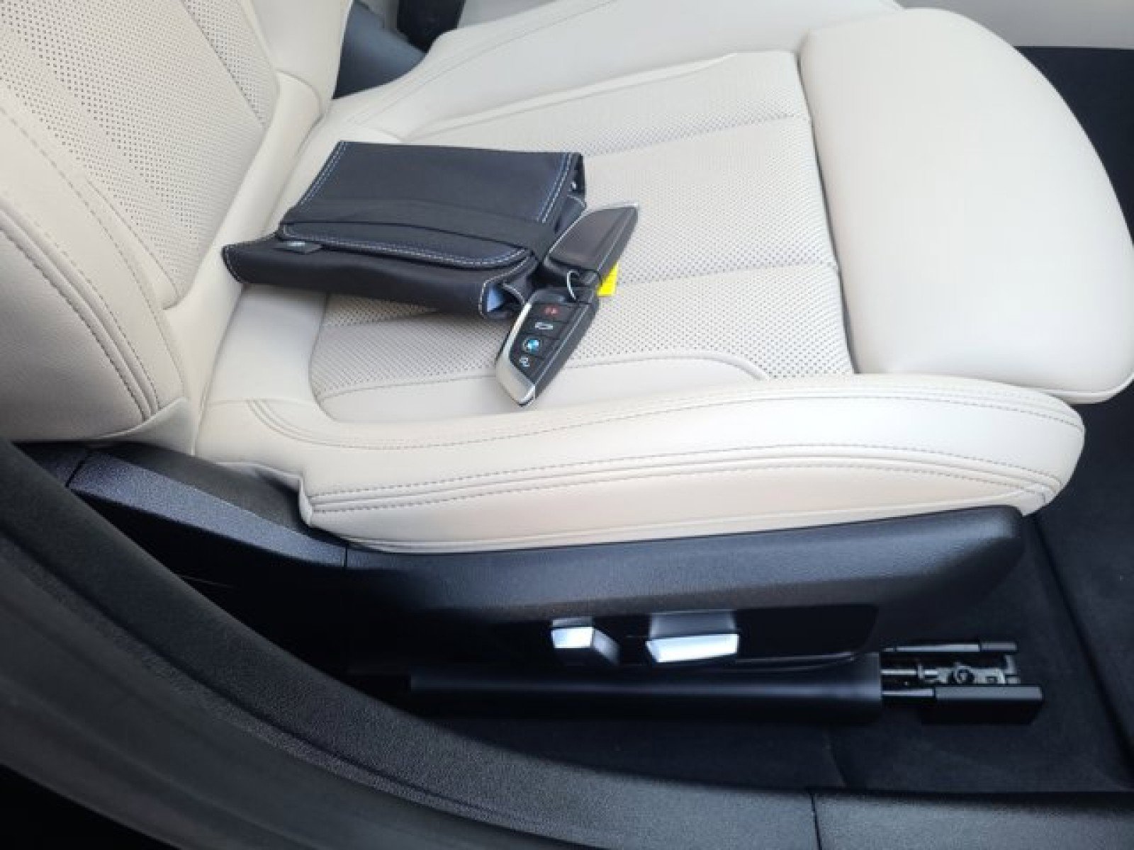 Used 2023 BMW i4 eDrive35 w/ Premium Package image 23