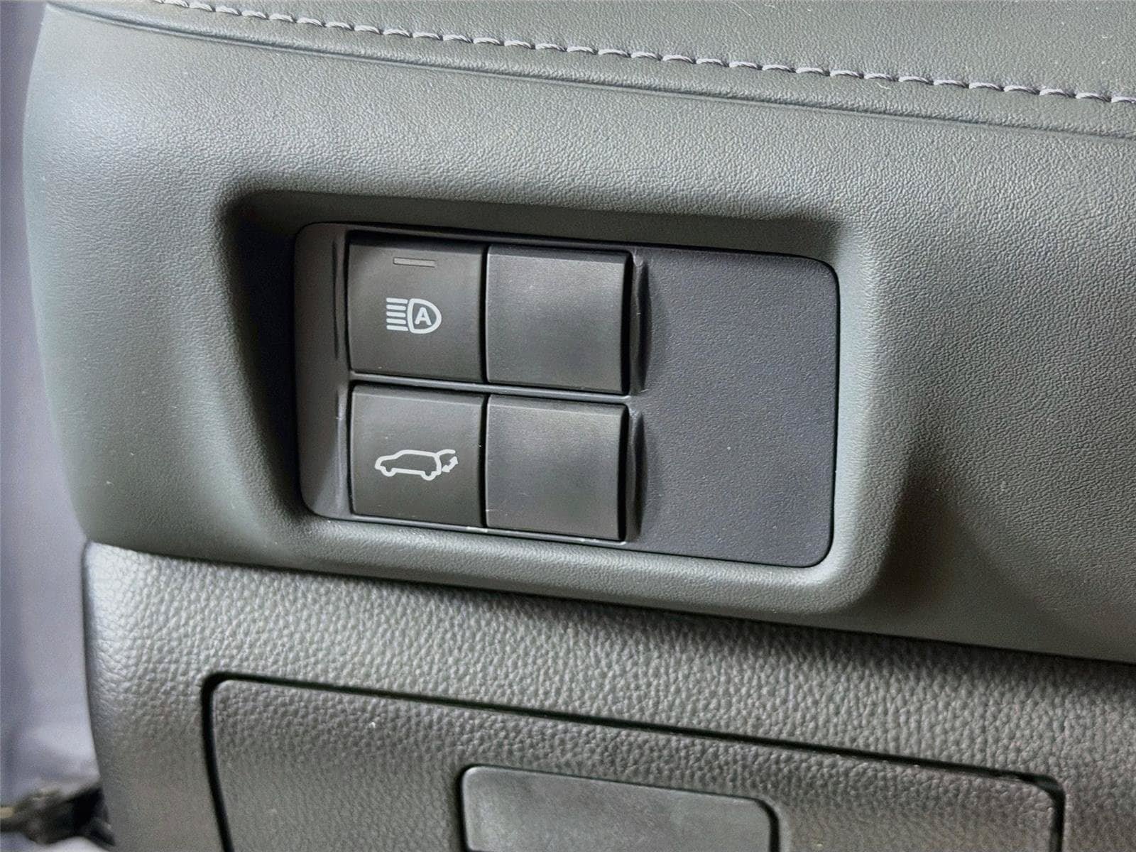 Used 2021 Toyota Highlander XLE FWD image 11