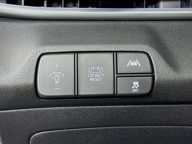 Used 2023 Hyundai Elantra Limited image 10