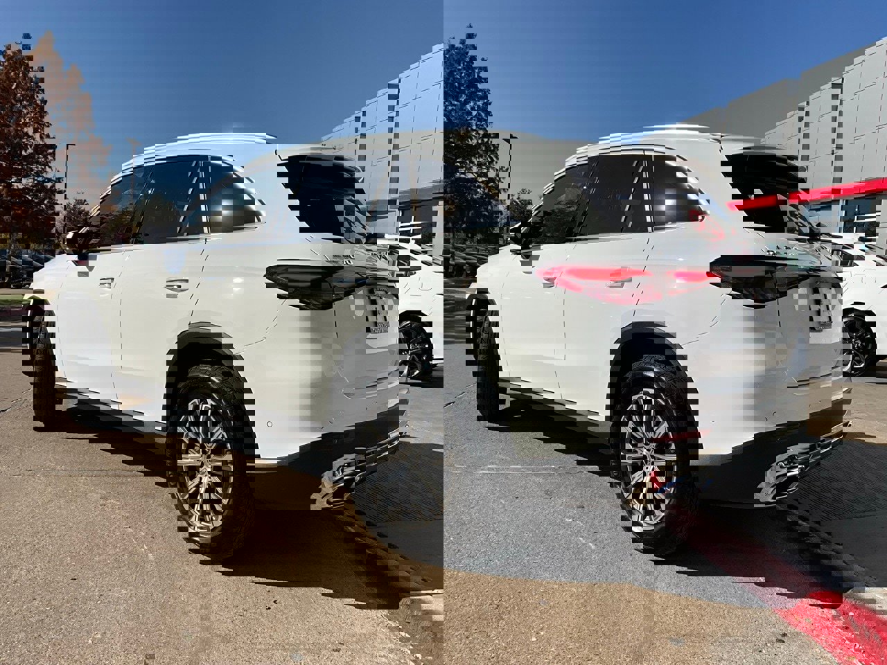 Used 2024 Mercedes-Benz GLC 300 4MATIC image 8