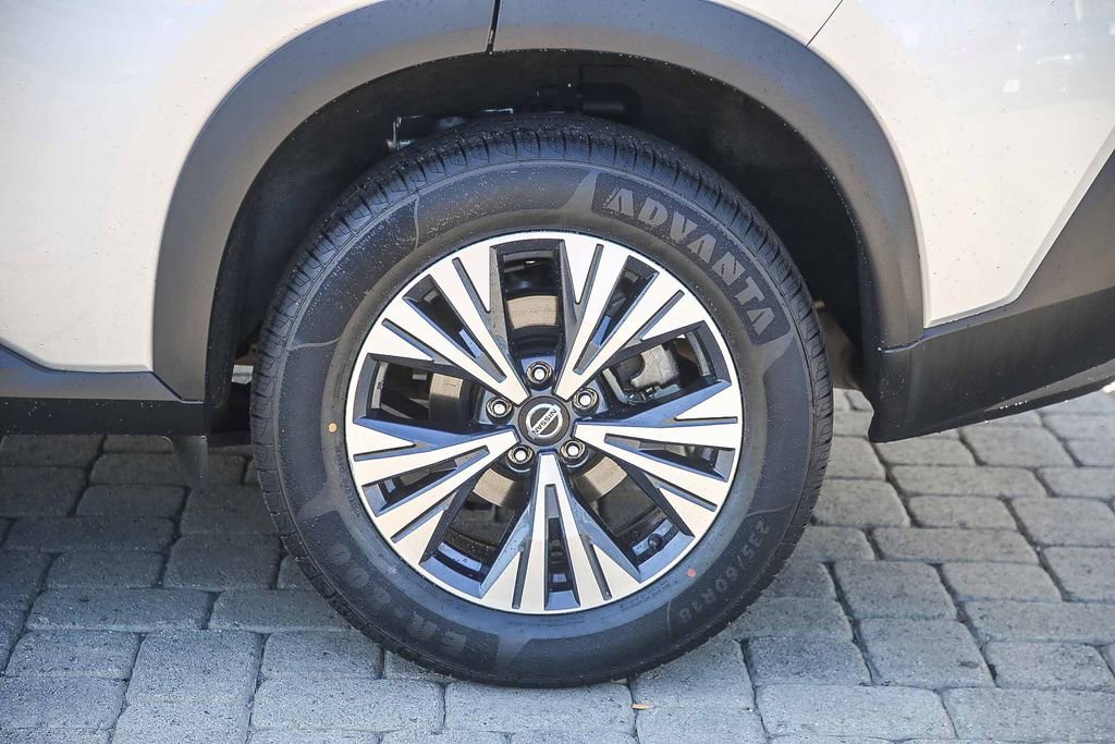 Used 2021 Nissan Rogue SV image 14