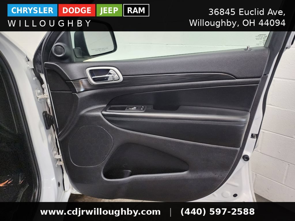 Used 2021 Jeep Grand Cherokee Laredo X AWD/4WD image 34